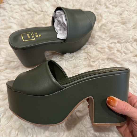 ShuShop Shoes - SHUSHOP green platform wedges heels size 6